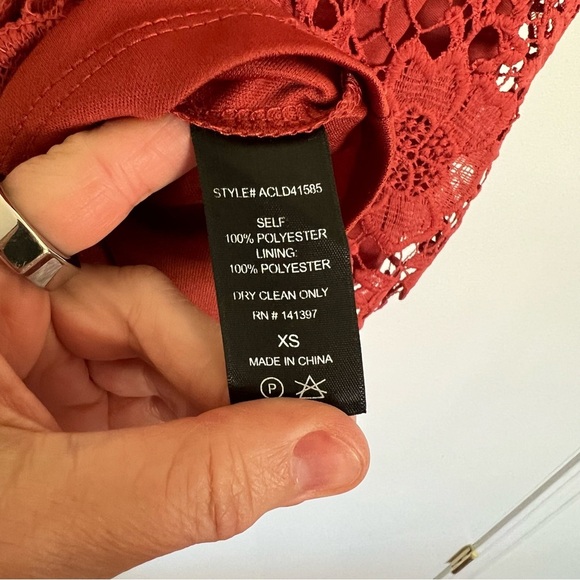 ASTR The Label Samantha Lace Hi Low Hem size XS - Picture 9 of 11